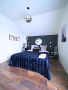 La Marilyn by Leslodgespa - Confort haut de gamme, salle de bain privée, jardin et cuisine commune, à 5 minutes de laéroport