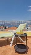 Penthouse Paulina - Large Sunny Terrace - Seaview - 250m to Beach and Restaurants - Free Parking - Trogir and Ciovo - 15 minutes to airport
