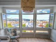 Muros sobre el puerto