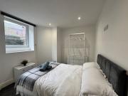 3BD Modern Home with Free Private Parking