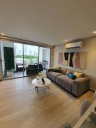 Apartamento con balcón y vista al lago