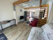 Studio indépendant avec filet de lecture