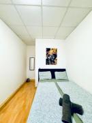 Stylish 2BR Shared Apt, Sleeps 6 Direct City Access