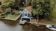 Unique Boathouse, detached free parking x4 cars