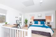Copper Beech by Alt-Stay - 2 Bed En Suite Contractor, Corporate & Relocation Accommodation near LBA with EV Plug, Parking, King Bed, Workspace, Kitchen, Smart TV and Wi Fi - Long Stay Ready with Weekly and Monthly Rates