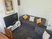 L & J Escapes - 8 Bedrooms suitable for Contractors and Families- Private parking available for 6 vehicles