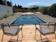 Vacation home with a private pool in Puyméras