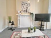 Comfortable Four Bedroom Getaway - Free WiFi -Sleeps 9