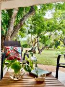 Lakaz Kalo - house with garden and service