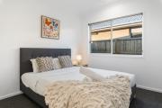 Relax Ready 4BR Near Bayside and Shops Workspace