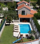 Villa Bella Pietra with private pool, sauna