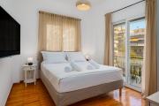 Newly Renovated Apartment next to Piraeus Marina