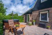 Gastsuite het Duinroosje met hottub op het privé terras!