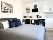 Old Street Studio with Washer and Dryer