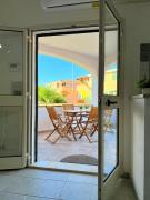 House Aenjoy - Appartamento con veranda a pochi minuti da Cala Liberotto