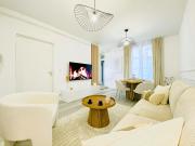 Le Subtil - By BEST KEYS - Élégance & Confort - 2 chambres séparées - Lit Queen Size - Smart TV Netflix - Machine à Café Nespresso - Proche Gare & Centre Ville - À 1H de Paris - WiFi Fibre - Check-in Autonome