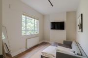 Airy 2-Bed Flat in Notting Hill