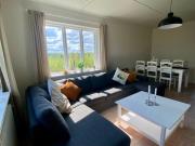 Cosy Home with River Views, Sauna & Gym