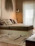 SANDS Apartment with lake view garden and pool