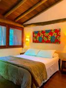 Chalé Completa com Cozinha e Estacionamento! Rio Privativo no quintal e Piscina I Descanse e Aproveite I 18 min do centro de Paraty e Praias