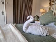 The Bean Apartment - double bedroom with private bathroom