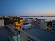 Apartament Summerland Mamaia, la 30 m de plaja, vedere splendida