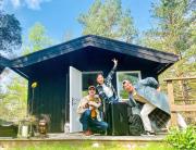 5-star homestay for 2 with breakfast, hot-tub, aircon and bikes