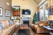 Fun Retreat w Pool Table Hot tub