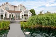 Firefly Lodge - Lakeside Cotswold Stay with Kayaks