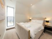 Stylish Central Flat with Private Rooftop Terrace Pass the Keys