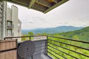 2 Mi to Ober Mountain Cozy Retreat with Balcony