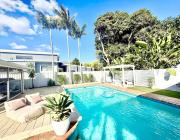 Maroochydore Beach Retreat - Pool, BBQ, Relax