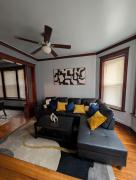 2bd 2ba home w office near Obama Library & museums