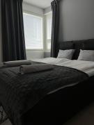 Stylish renovated apartment with sauna! Free Parking!