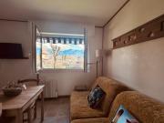 Studio chaleureux,vue montagnes, lit King size, Park gratuit