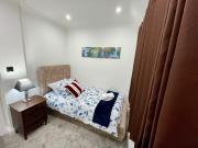 Dagenham 3-Beds Sleeps 5 12 min walk to Metro