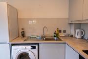 Kingston Centre Location 2-Bed Flat Sleeps 5 Kingston Centre Location 2-Bed Flat Sleeps 5