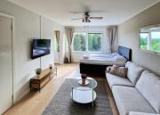 Cozy top-floor studio near the travel center and downtown, with AC and Wi-Fi