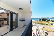 Apartman Girasole - Modern Sea View Apt - 5 min to Marina Baotic