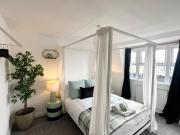 Central Flat with City Views - Newly Refurbished - Parking Included - Superfast Wifi