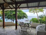 La maison bleue pieds dans leau