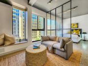 Sunny, 3rd Floor, spacious, Fast wifi-pool