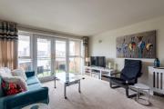Modern One Bed Flat Overlooking the Thames River