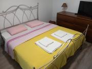 Alvito Guest House - Comfortable room with private bathroom
