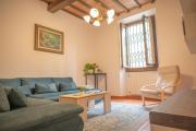 Classic Florentine flat with garden