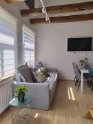 Courtyard Condo Summer Breeze