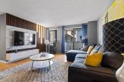 Modern 2 bedroom next to Stampede, 17th w Parking