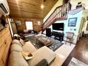 Stone Mountain Retreat: Cozy Log Cabin Nestled in North Carolinas Beauty