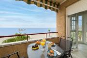 WintowinRentals Seafront Apartment with Spectacular Views