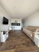 Studio neuf avec terrasse